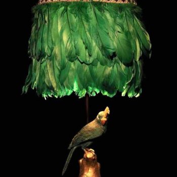 Papagei-Leuchte mit Federschirm